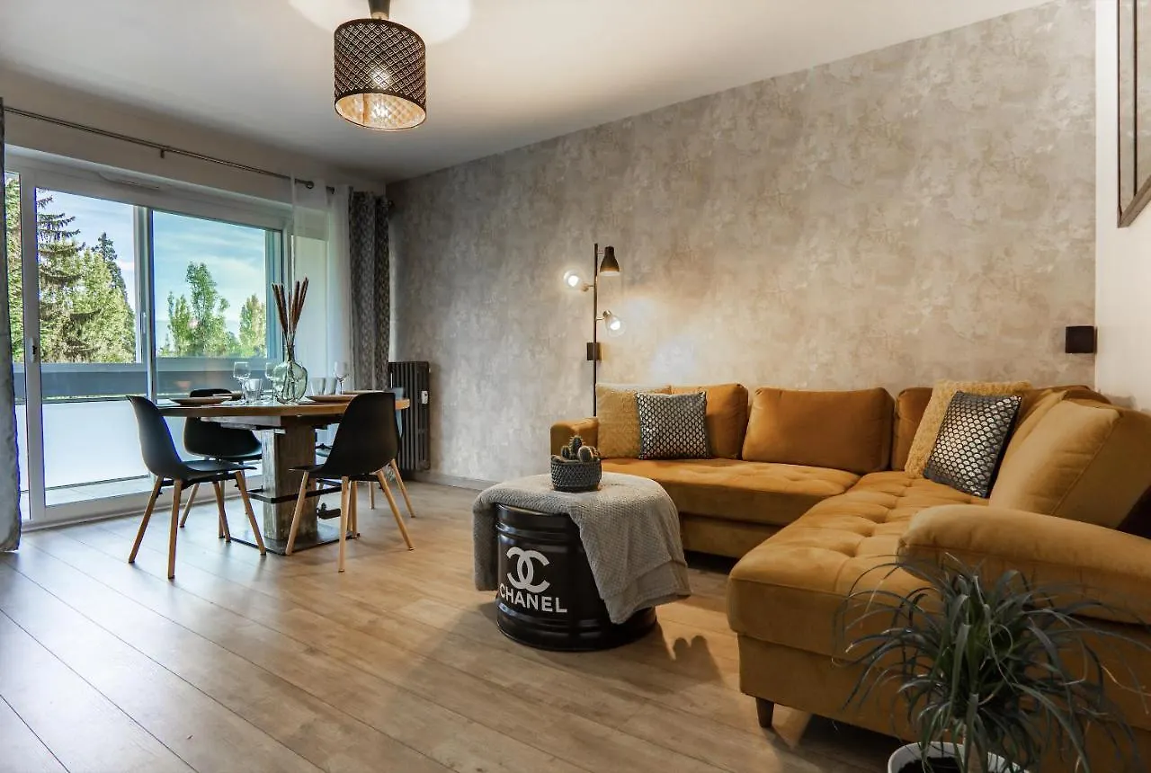 Gambetta Chaleureux T3 Avec Place De Parking Privee Annecy