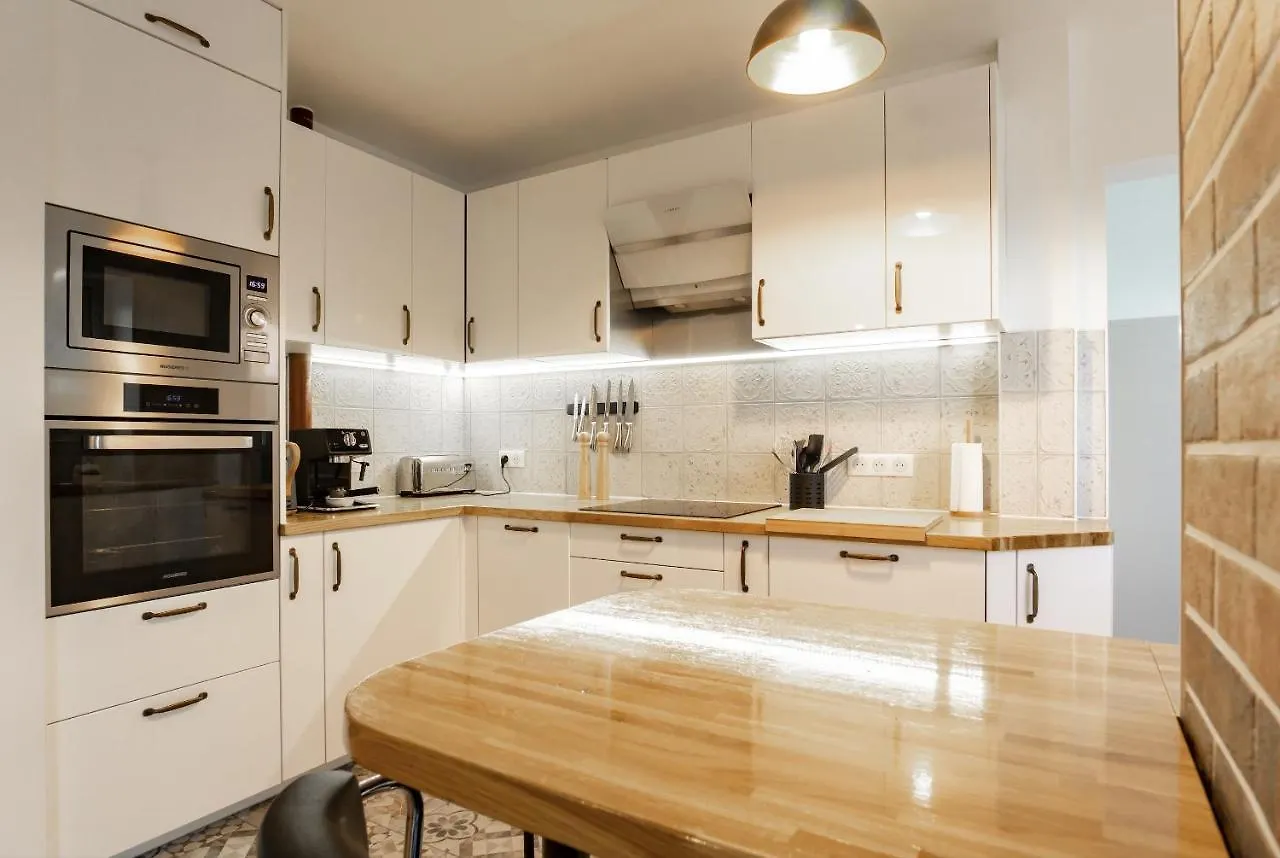 Gambetta Chaleureux T3 Avec Place De Parking Privee Annecy 0*,  France