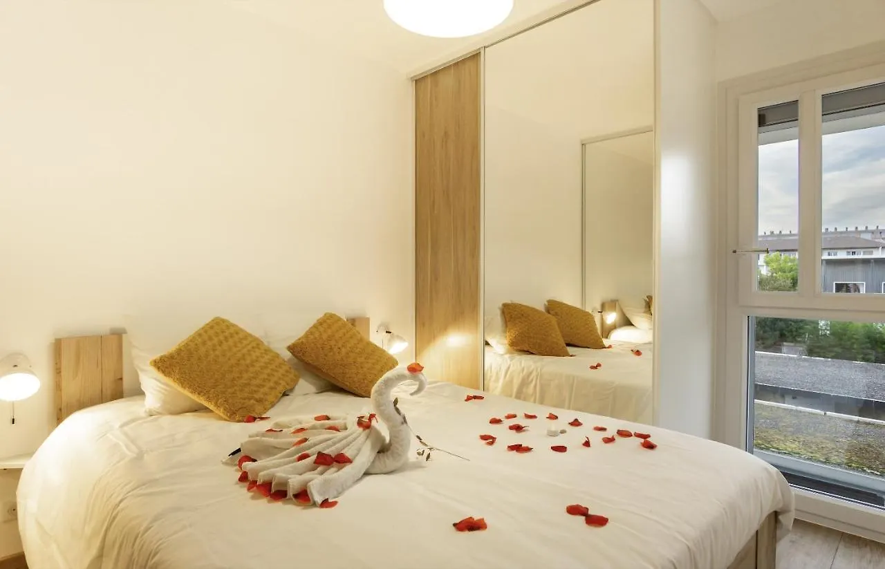 Gambetta Chaleureux T3 Avec Place De Parking Privee Annecy Apartment
